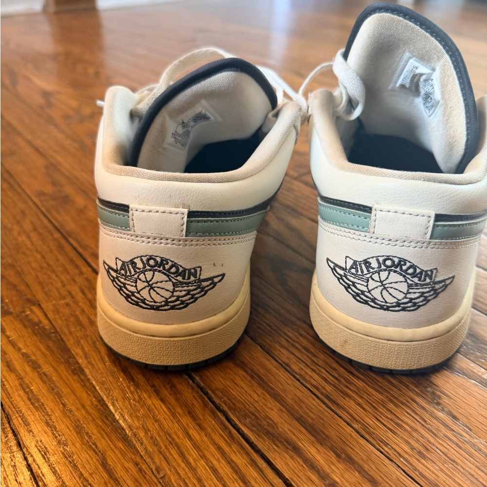Nike Jordan Low Sneakers - Picture 4 of 6